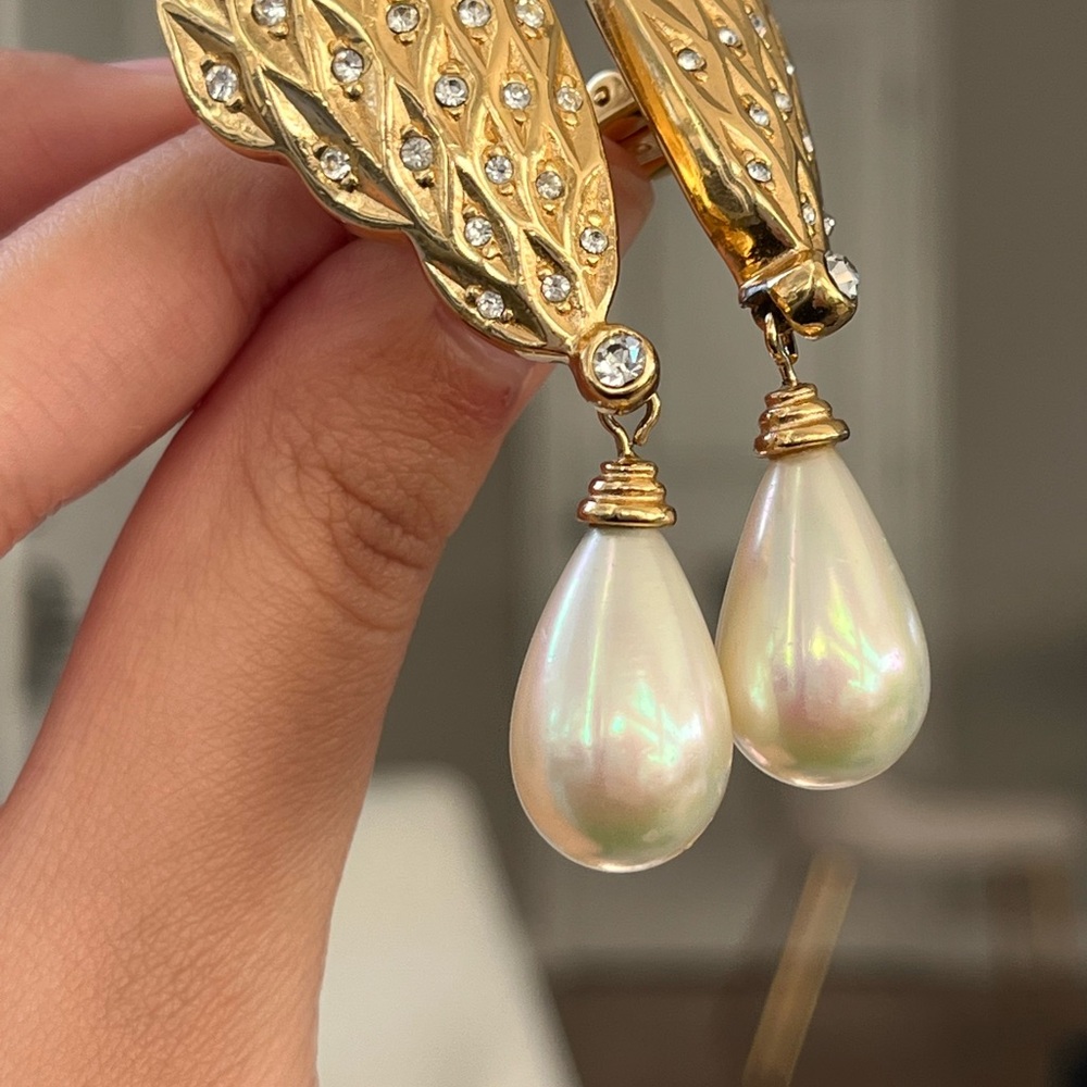 SOLD Vintage Christian Dior Angel’s Wings Rhinestone Pearl Dangle Gold Earrings - Picture 3 of 13